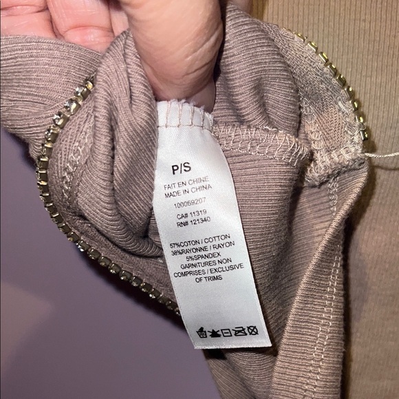 Garage Casual‎ Tan Crop Top w/ bling embellishment Size small - Picture 6 of 10